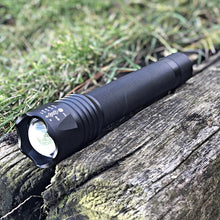 Load image into Gallery viewer, Flipo Stinger 1000 10W LED Tactical Security Flashlight
